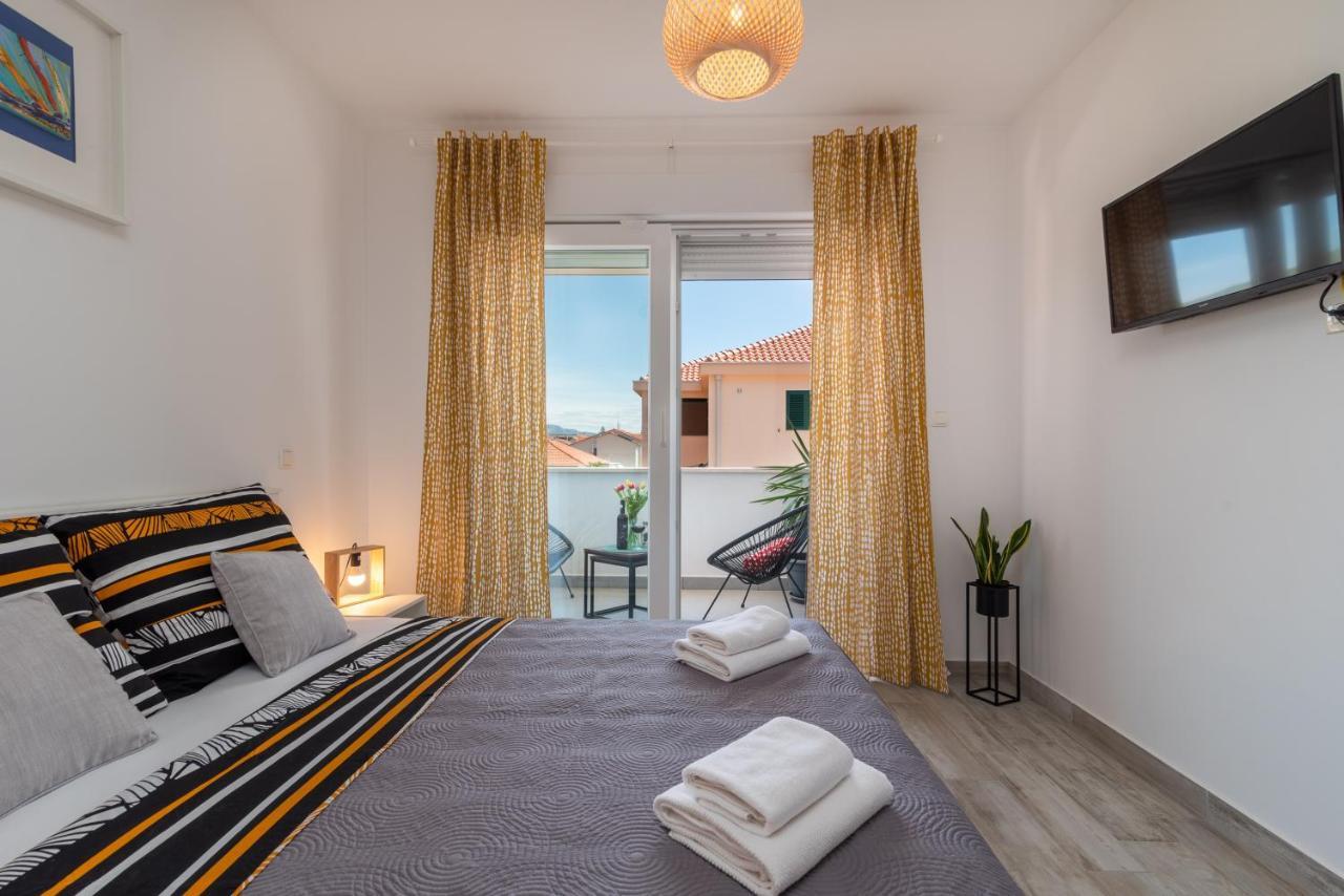Apartmani Luce Трогир Экстерьер фото