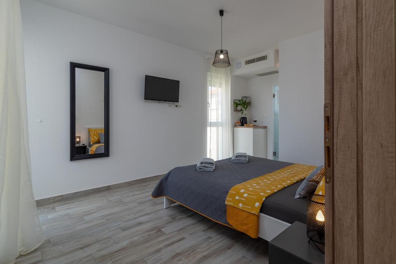 Apartmani Luce Трогир Экстерьер фото