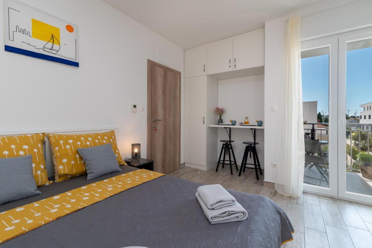 Apartmani Luce Трогир Экстерьер фото