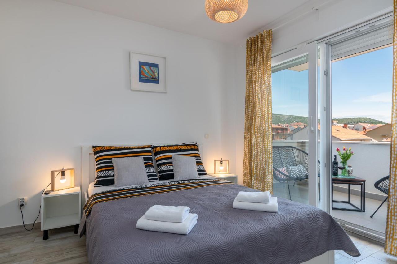 Apartmani Luce Трогир Экстерьер фото