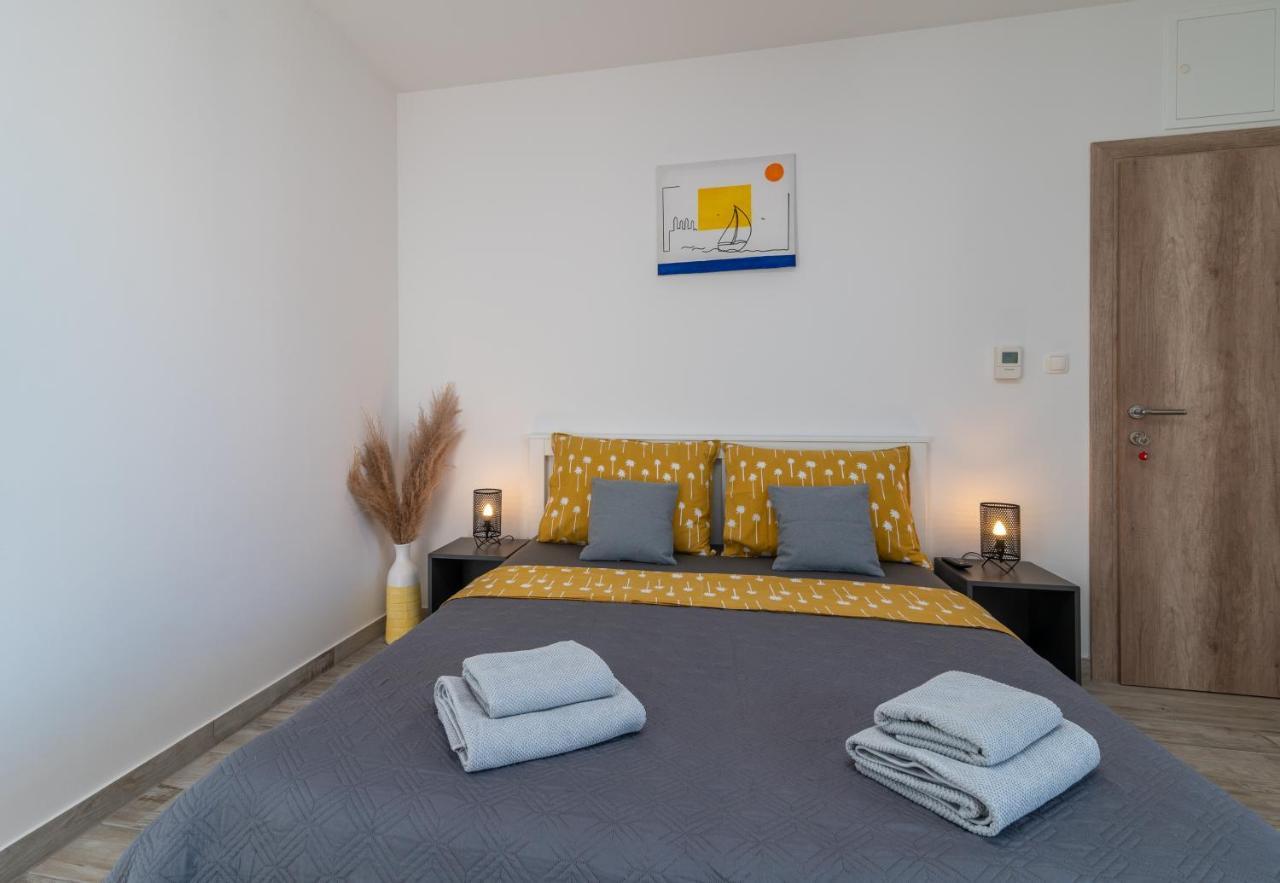 Apartmani Luce Трогир Экстерьер фото