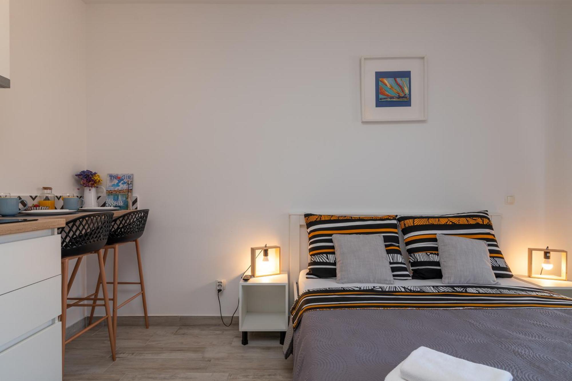 Apartmani Luce Трогир Экстерьер фото