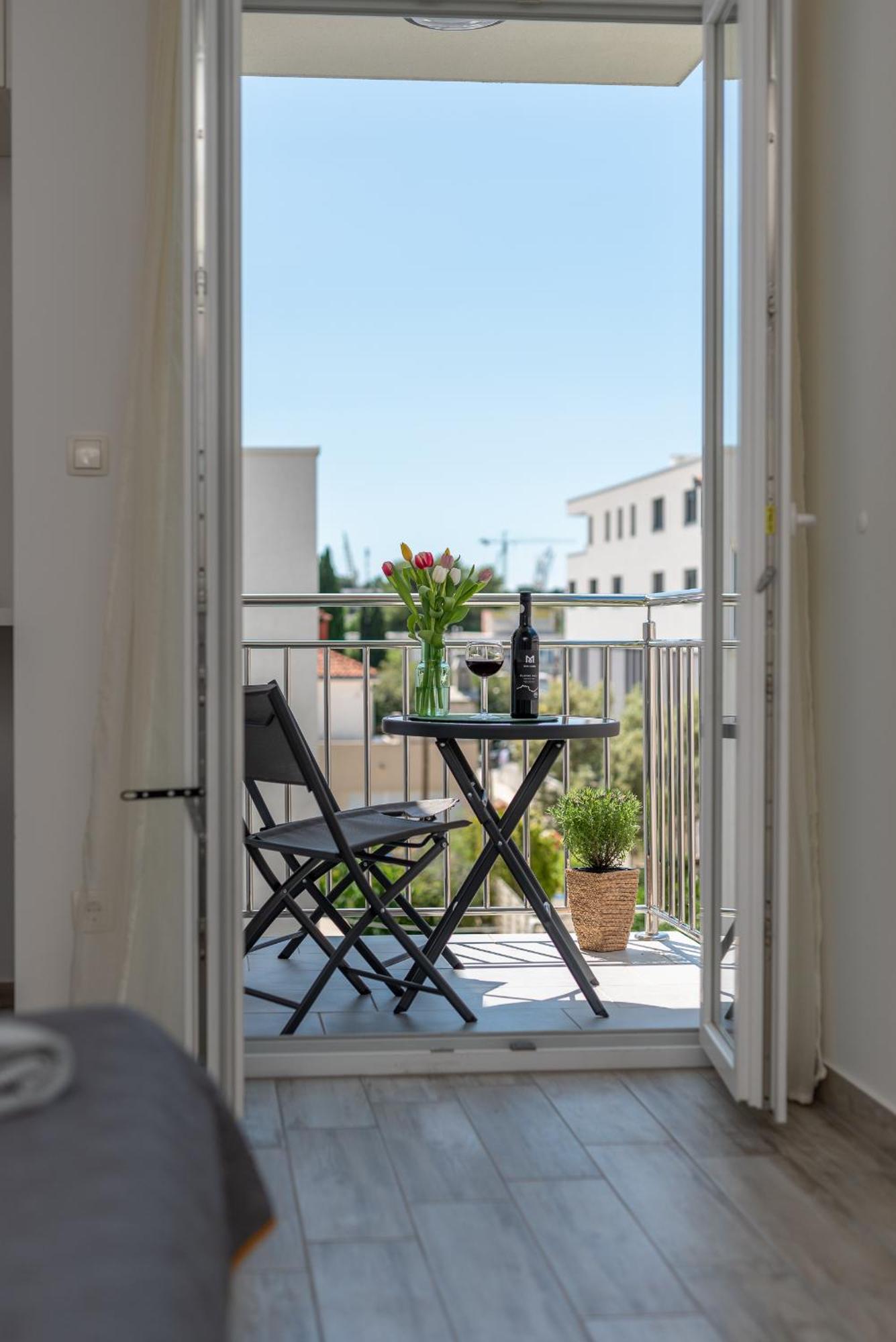 Apartmani Luce Трогир Экстерьер фото