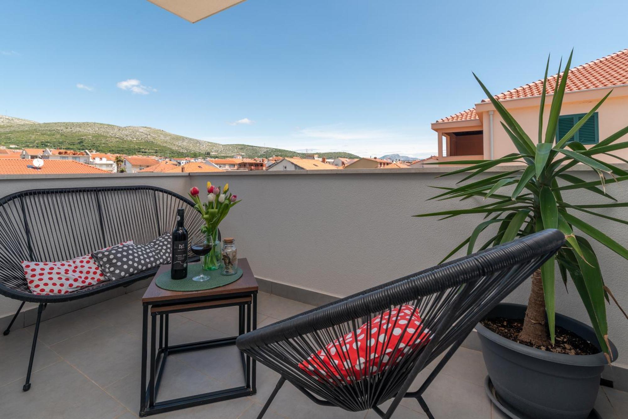 Apartmani Luce Трогир Экстерьер фото